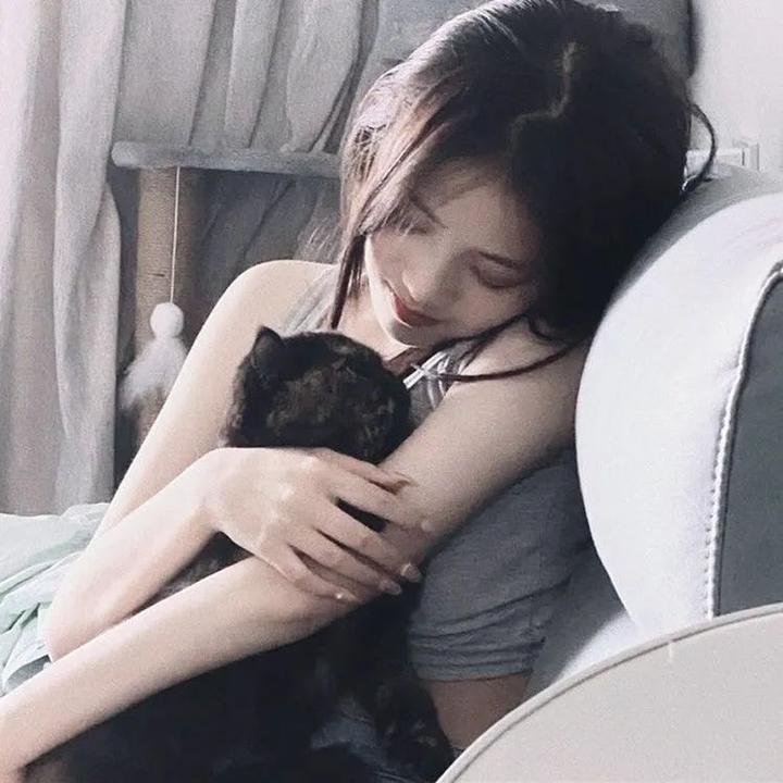 笼中女